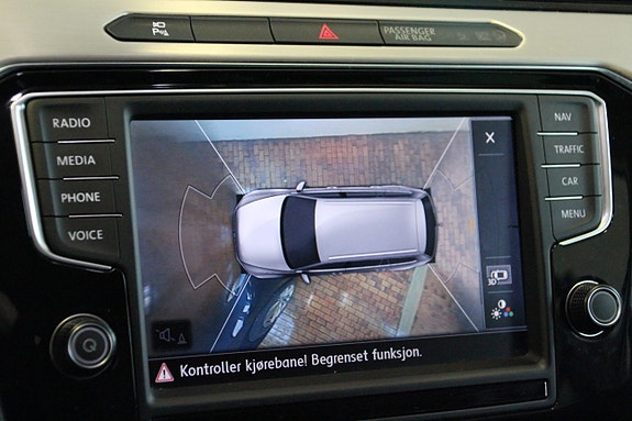 Volkswagen Passat 26 of 30