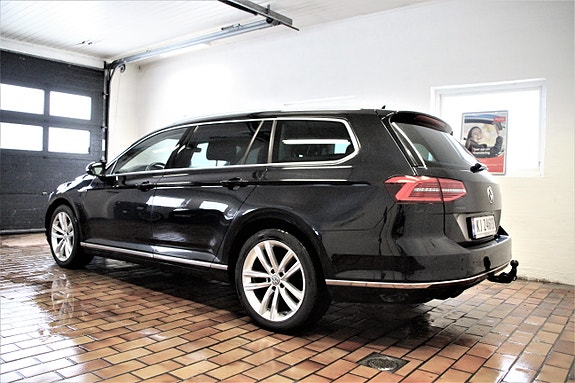Volkswagen Passat 4 of 30