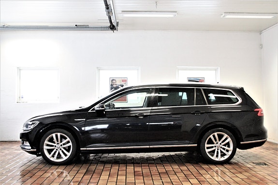Volkswagen Passat 3 of 30