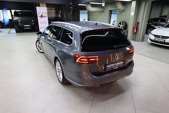 Volkswagen Passat 14 of 30