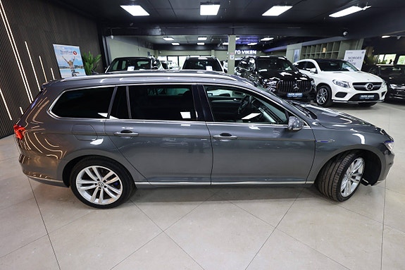 Volkswagen Passat 17 of 30