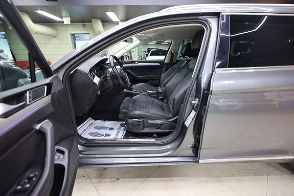 Volkswagen Passat 23 of 30