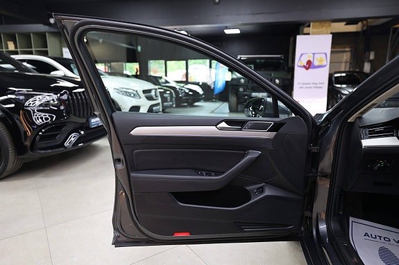 Volkswagen Passat 20 of 30
