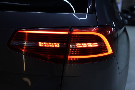 Volkswagen Passat 19 of 30
