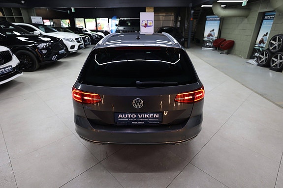 Volkswagen Passat 15 of 30