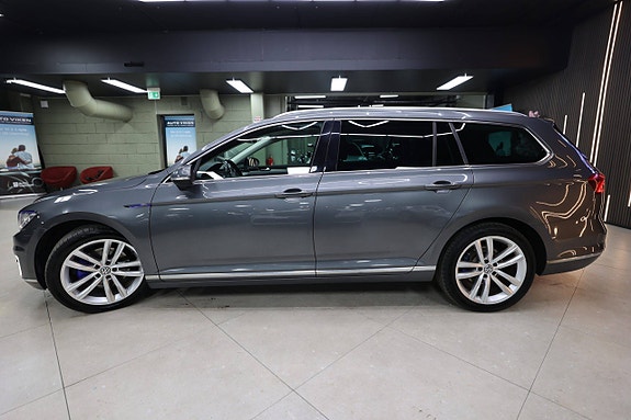 Volkswagen Passat 5 of 30
