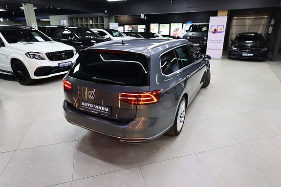 Volkswagen Passat 16 of 30