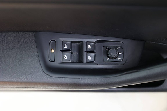 Volkswagen Passat 22 of 30