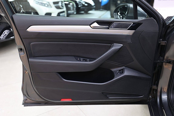 Volkswagen Passat 21 of 30