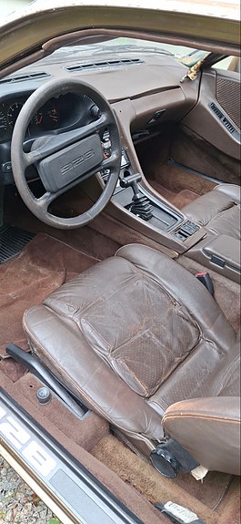 Porsche 928 10 of 28