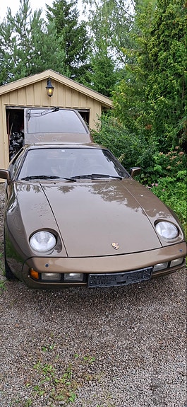 Porsche 928 2 of 28