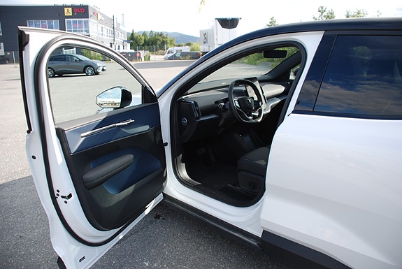 Volvo EX30 8 of 24