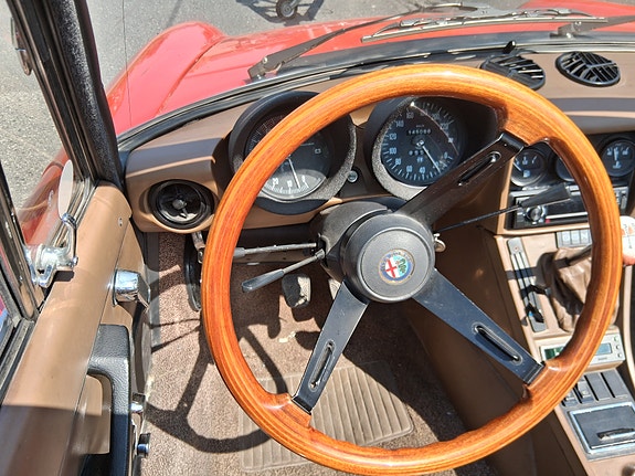 Alfa Romeo Spider 21 of 30