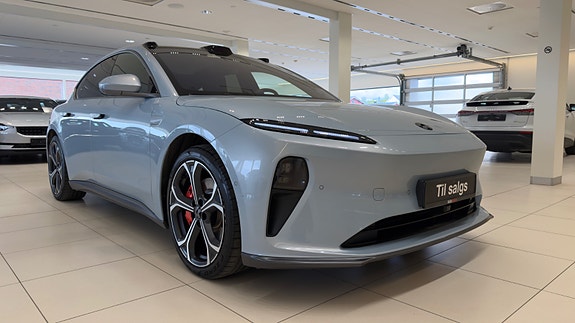 NIO ET5 4 of 5