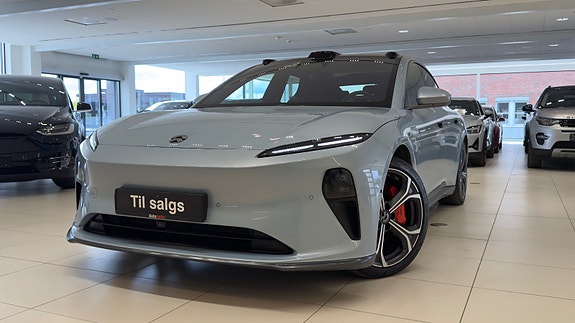 NIO ET5 2 of 5