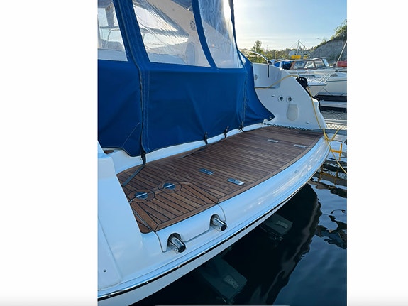Bavaria 37 sport med nytrekt sittegruppe og solseng samt mye nytt senere år. 3 of 30