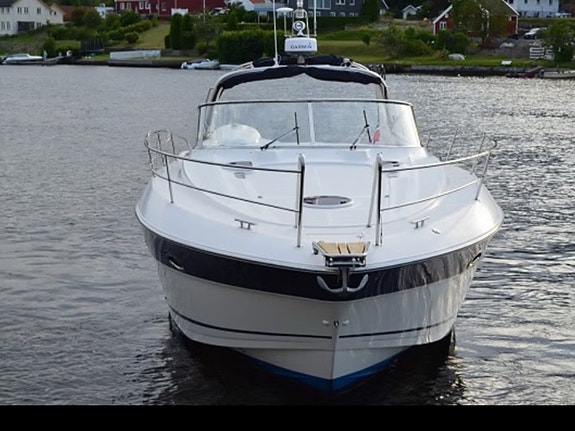 Bavaria 37 sport med nytrekt sittegruppe og solseng samt mye nytt senere år. 2 of 30