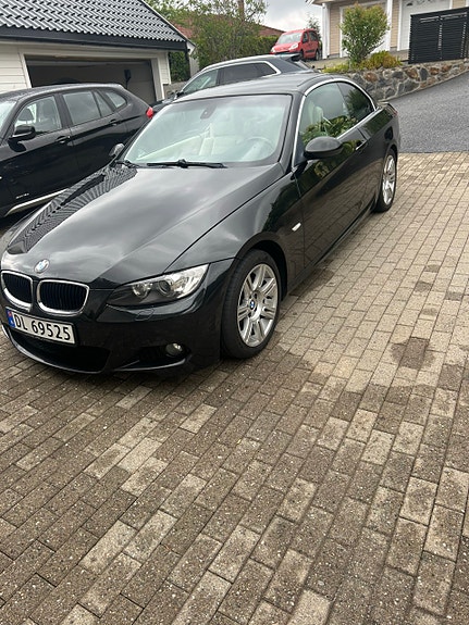 BMW 320i 2 of 6