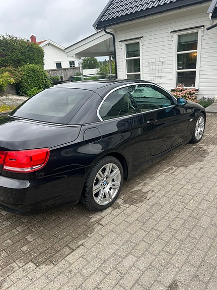 BMW 320i 3 of 6