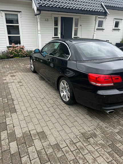 BMW 320i 4 of 6