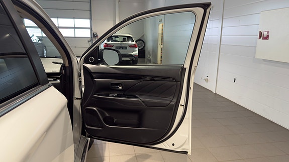 Mitsubishi Outlander 18 of 30