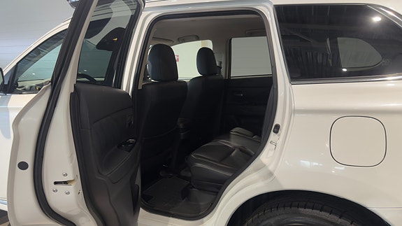 Mitsubishi Outlander 12 of 30