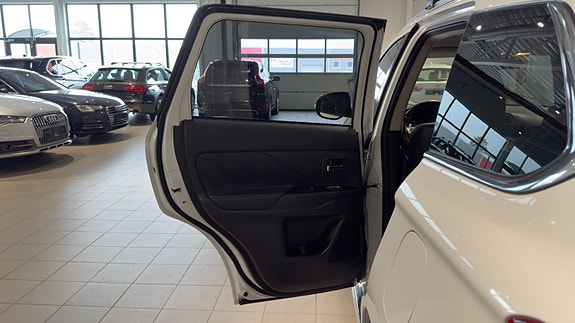 Mitsubishi Outlander 13 of 30