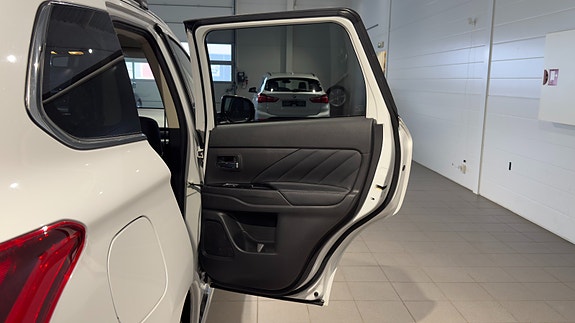 Mitsubishi Outlander 16 of 30