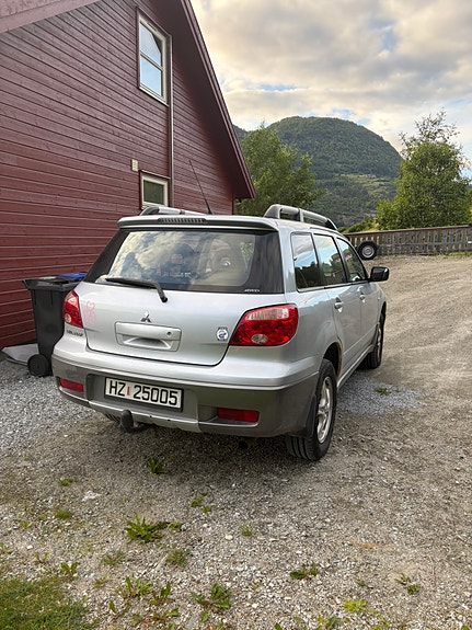 Mitsubishi Outlander 3 of 10