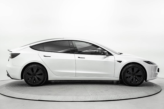 Tesla Model 3 4 of 5
