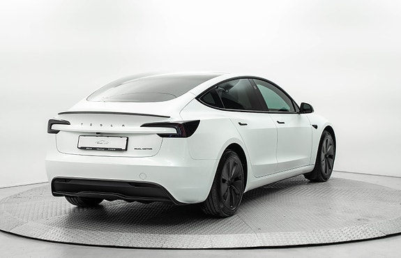 Tesla Model 3 5 of 5