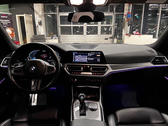 BMW 330e 18 of 30