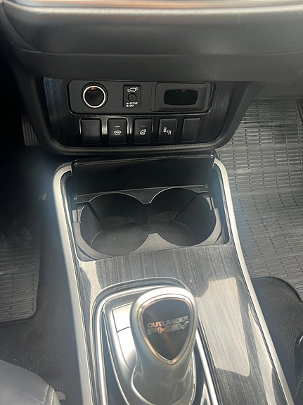 Mitsubishi Outlander 4 of 12