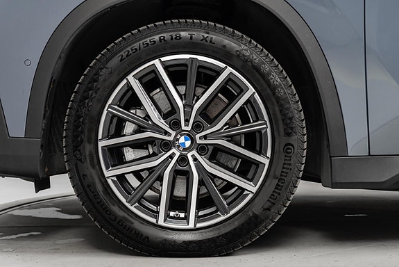 BMW iX1 7 of 29