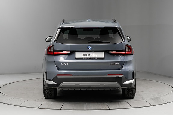 BMW iX1 3 of 29