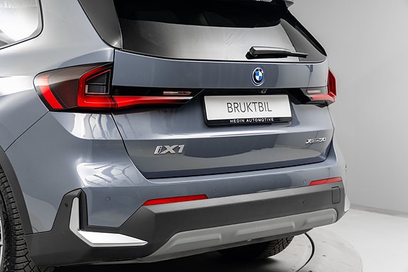 BMW iX1 9 of 29