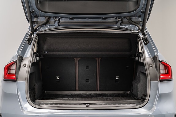 BMW iX1 12 of 29