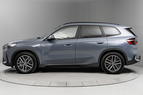 BMW iX1 2 of 29