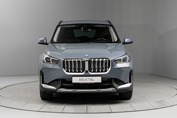 BMW iX1 6 of 29