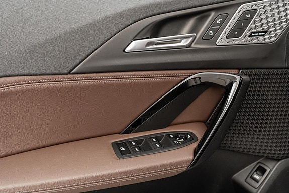 BMW iX1 18 of 29
