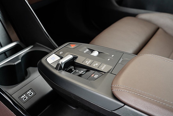 BMW iX1 14 of 29