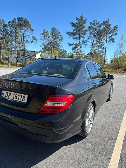 Mercedes-Benz C180 4 of 9