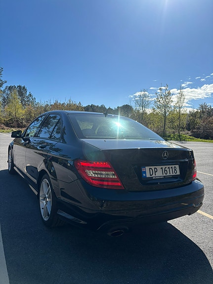 Mercedes-Benz C180 2 of 9