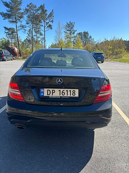 Mercedes-Benz C180 5 of 9