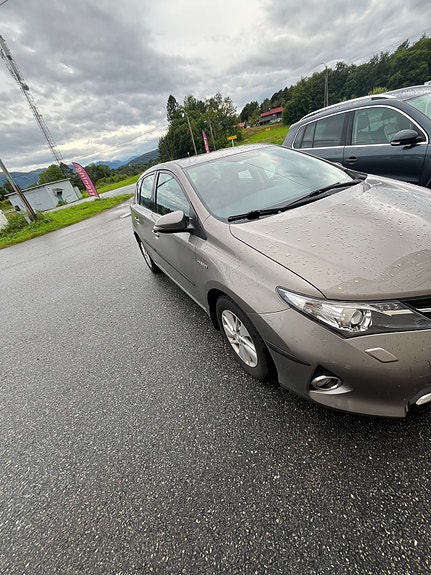 Toyota Auris 3 of 12