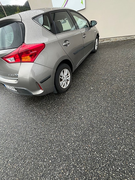 Toyota Auris 4 of 12