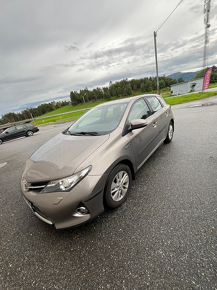 Toyota Auris 2 of 12