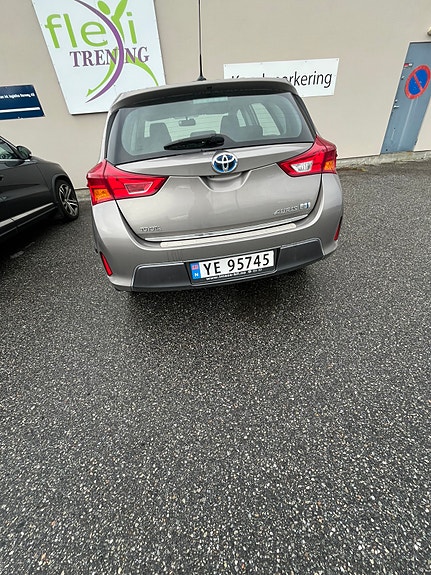 Toyota Auris 5 of 12