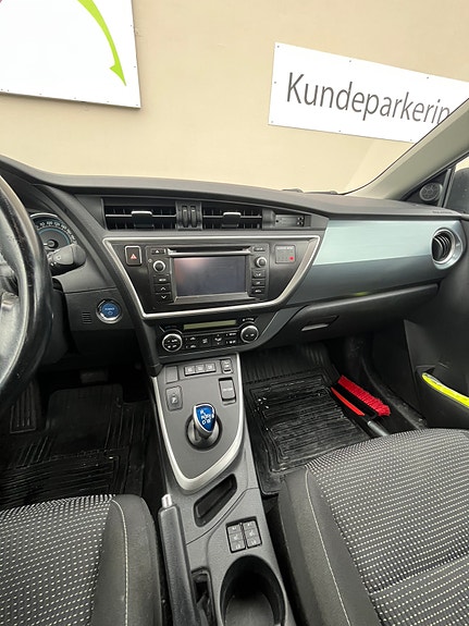 Toyota Auris 9 of 12