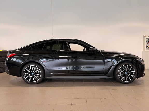 BMW i4 3 of 16